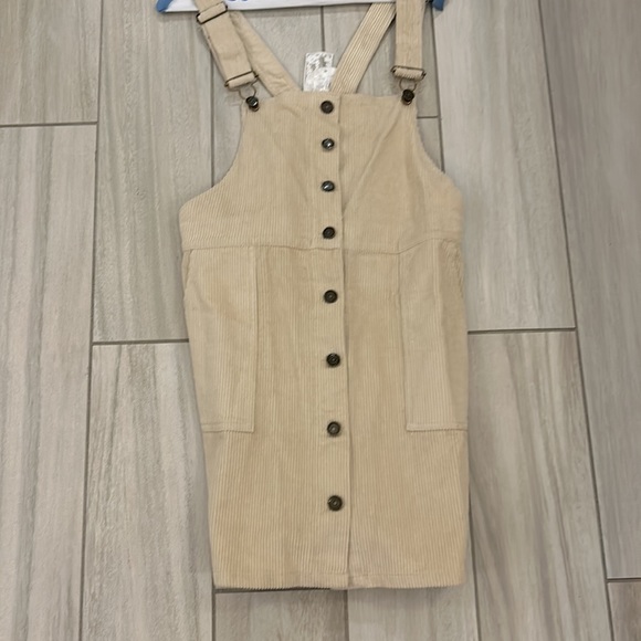 Melrose in the OC cream corduroy mini jumper. Size M. Never worn with tags. - Picture 5 of 6